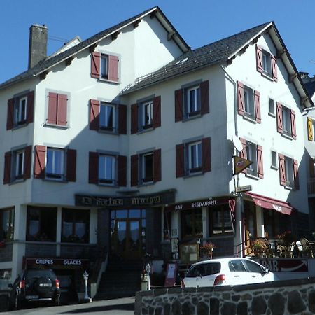 Hotel Restaurant La Reine Margot La Tour-dʼAuvergne Esterno foto