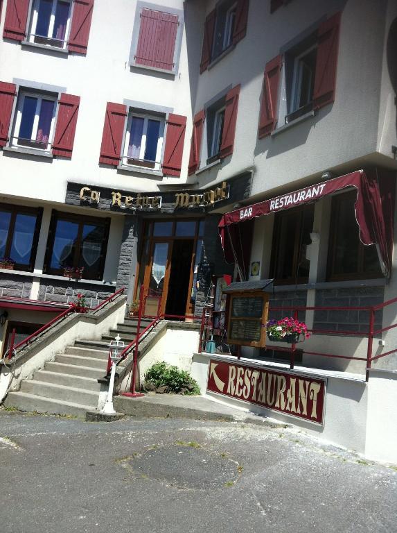 Hotel Restaurant La Reine Margot La Tour-dʼAuvergne Esterno foto